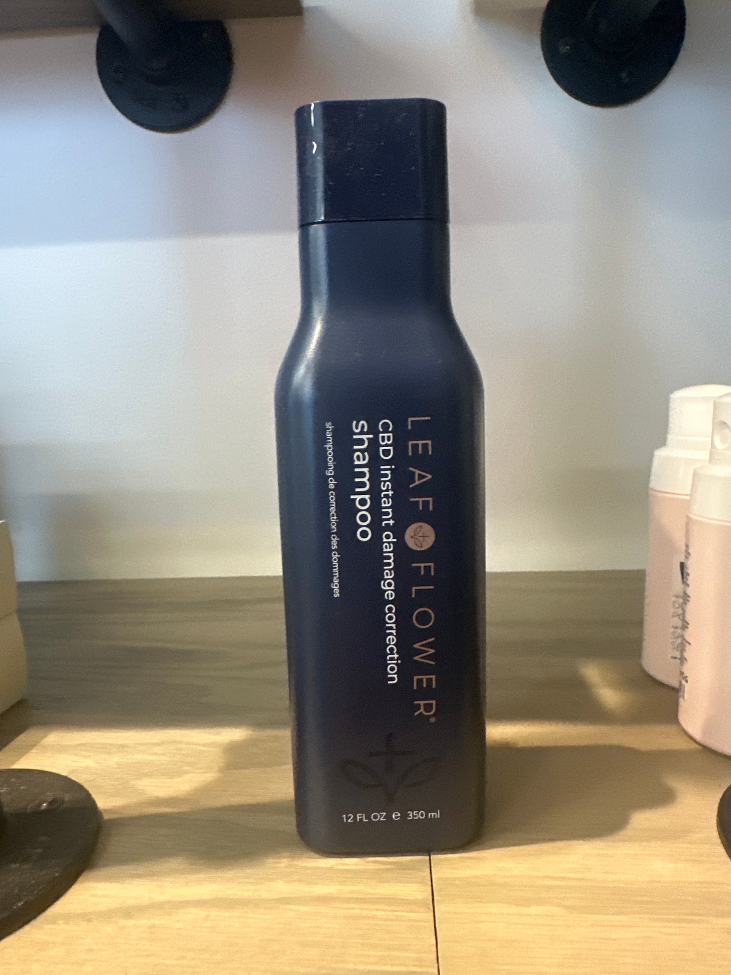 Leaf and flower damage correction shampoo